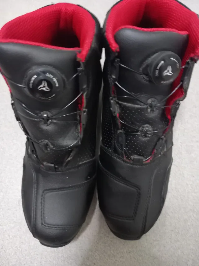 Botas de moto R-Tech negras y rojas