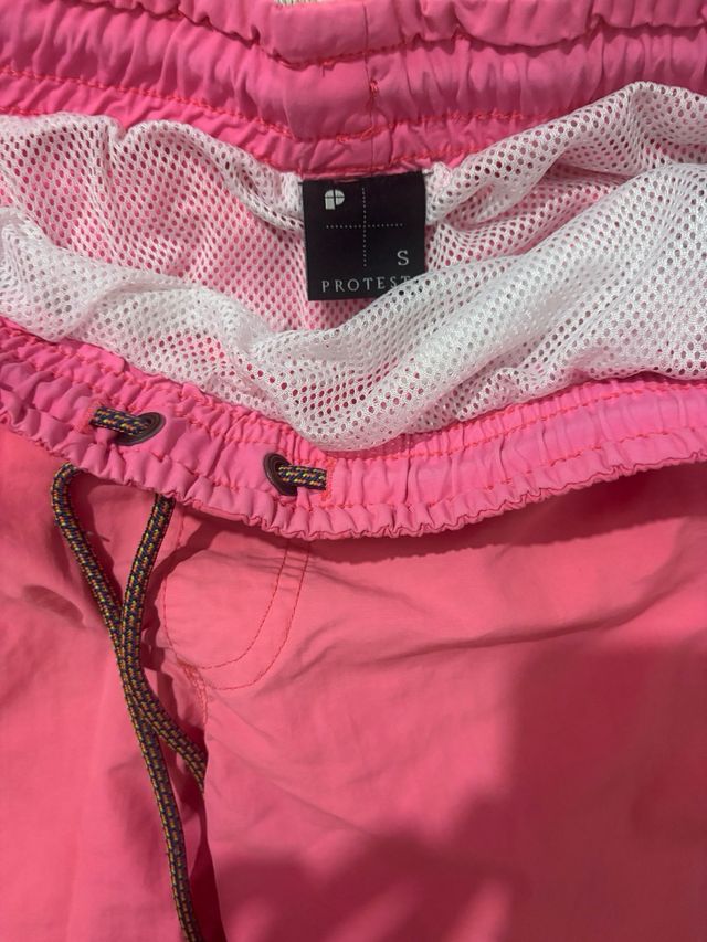 Bañador Protest en perfecto estado.