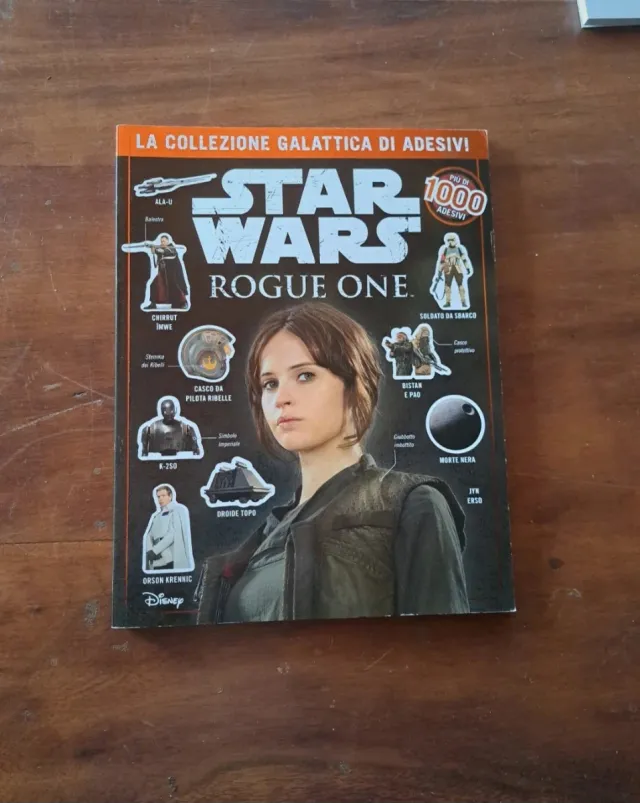 Libro star wars con tanti adesivi e curiosità nuov