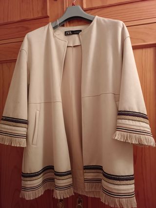 Chaqueta Zara manga 3/4 con flecos