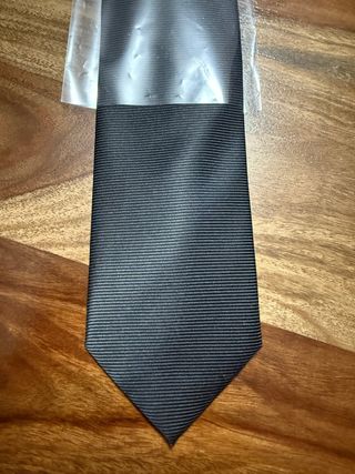 Cravatta HRS nera a righe