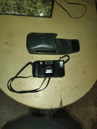 Cámara Minolta FOCUS-II Negra