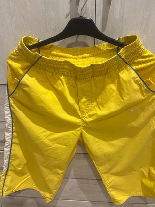 Bermuda Nike Amarilla Talla M