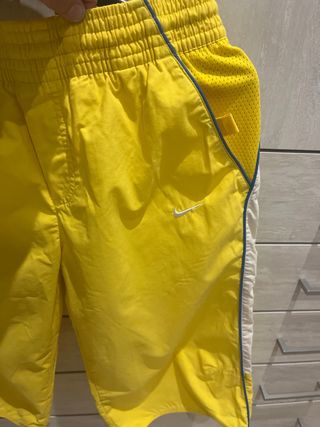 Bermuda Nike Amarilla Talla M