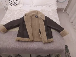 Chaqueta Zara efecto piel forrada