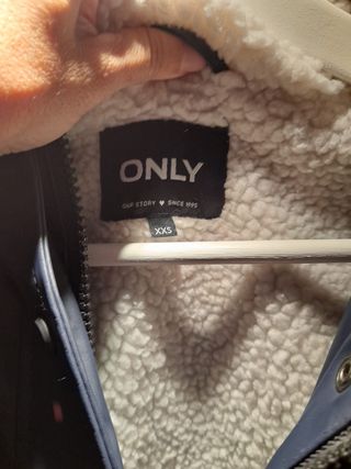 Chubasquero ONLY azul marino con borreguito