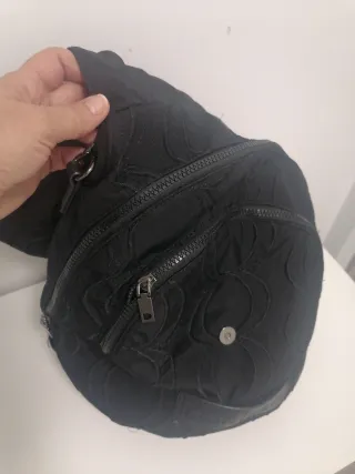 Mochila Desigual Negra Mano y Hombro