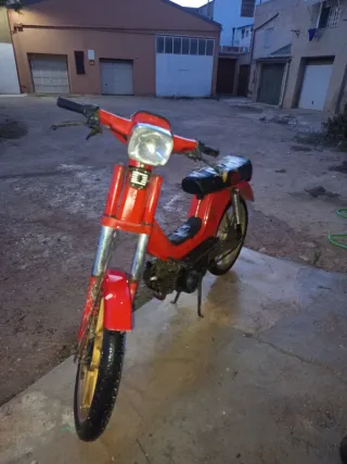 Derbi Variant Clásica Roja