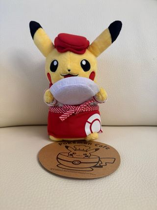 Peluche Pikachu Cameriere Pokemon Cafe Tokyo