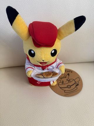 Peluche Pikachu Cameriere Pokemon Cafe Tokyo