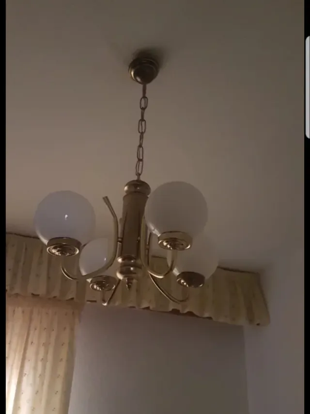 Lampada da soffitto in oro e bianco
