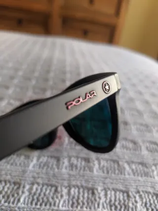 Gafas de sol polarizadas negras y rojas