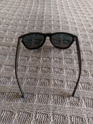 Gafas de sol polarizadas negras y rojas