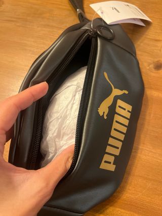 Riñonera Puma Negra y Dorada