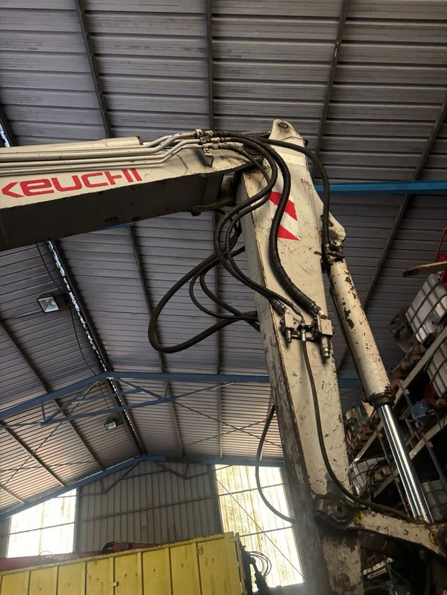 Miniexcavadora Takeuchi TB175 para piezas