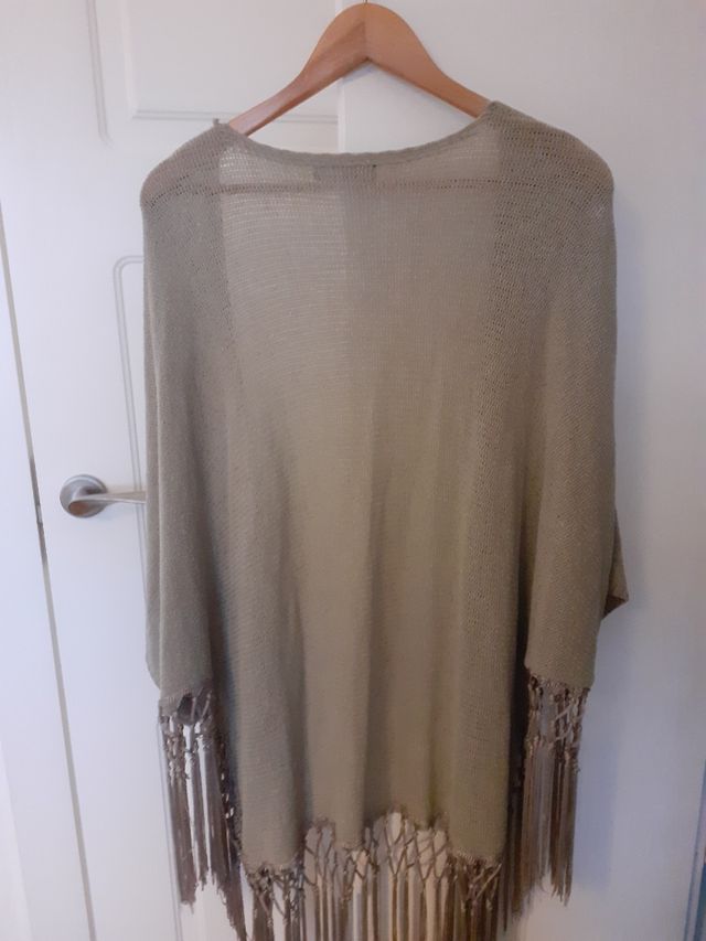 Chaqueta kimono con flecos