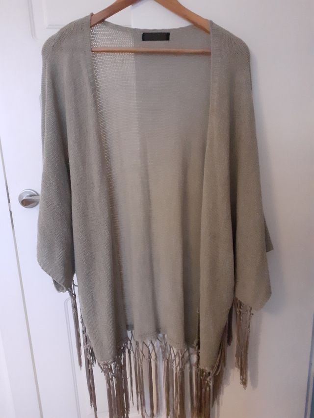 Chaqueta kimono con flecos