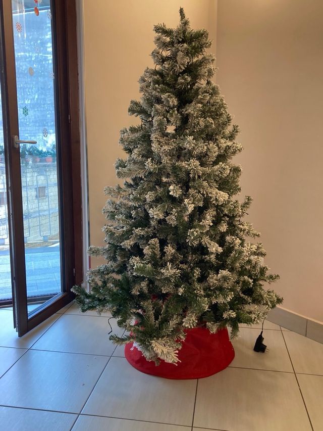 Albero di Natale innevato con sacca per trasporto