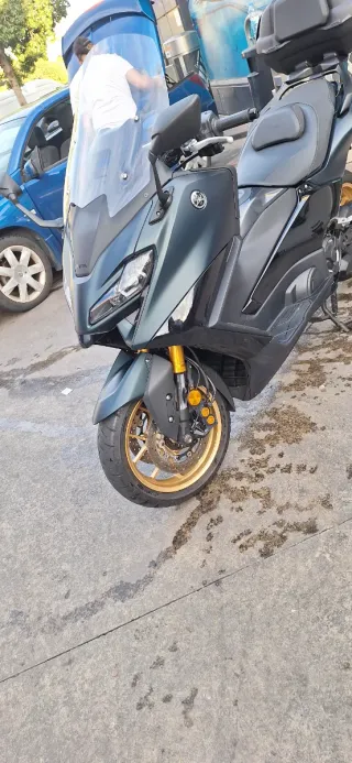 yamaha t-max