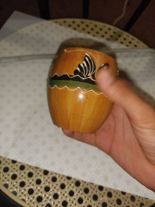 Vaso in legno dipinto a mano