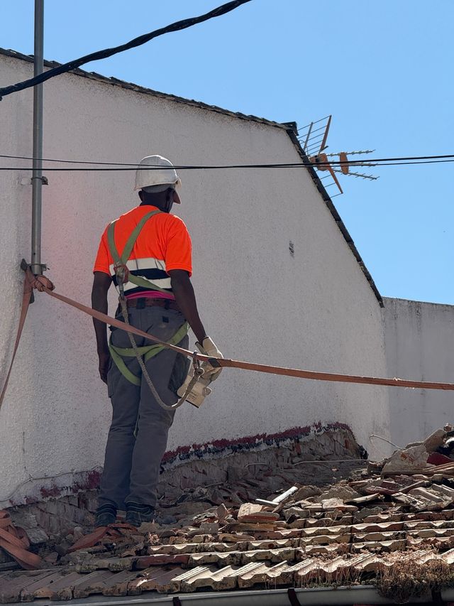 Peón o Ayudante de Demolición para
obra