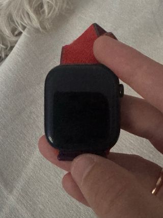 Apple Watch Series 10 Negro con varias correas.