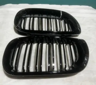 Parrilla doble riñón delantera negra brillante LR