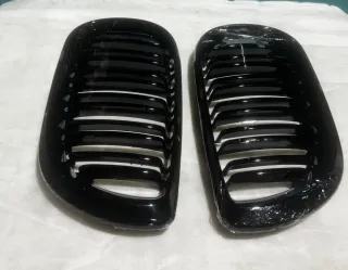 Parrilla doble riñón delantera negra brillante LR