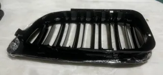 Parrilla doble riñón delantera negra brillante LR