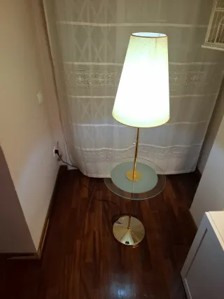 Lámpara de pie vintage con mesita cristal