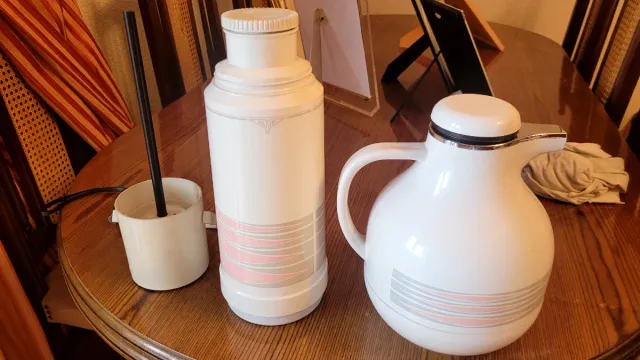 Juego de termos blanco y rosa