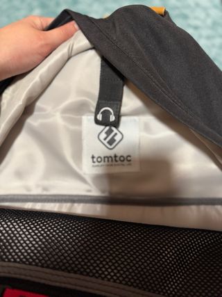 Mochila Tomtoc Negra