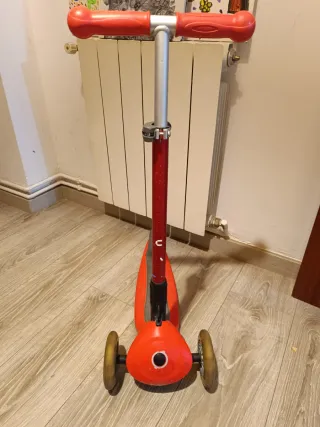 Patinete Globber Rojo con Luces