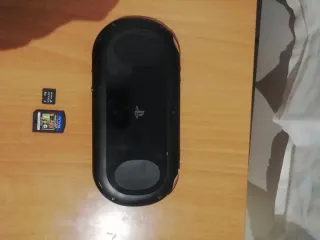 PS Vita Negra - Buen Estado falta cargador