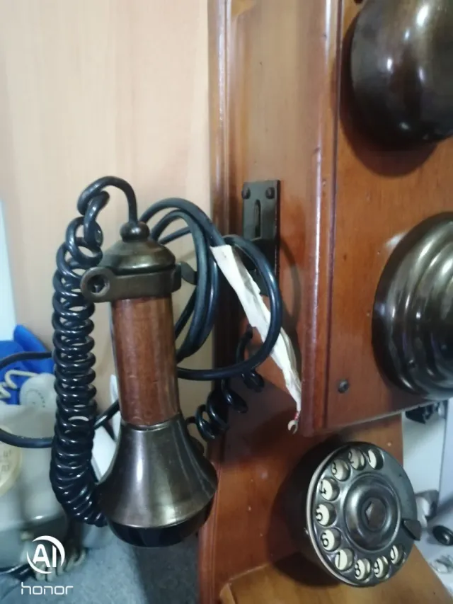 Teléfono Antiguo Madera y Plata