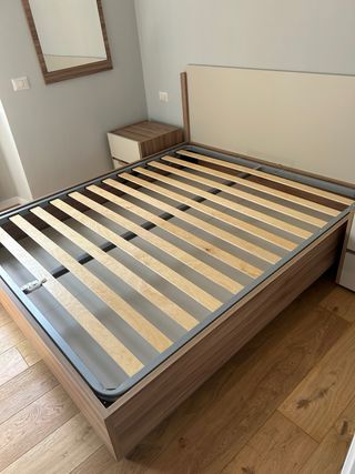 Letto matrimoniale in legno e metallo