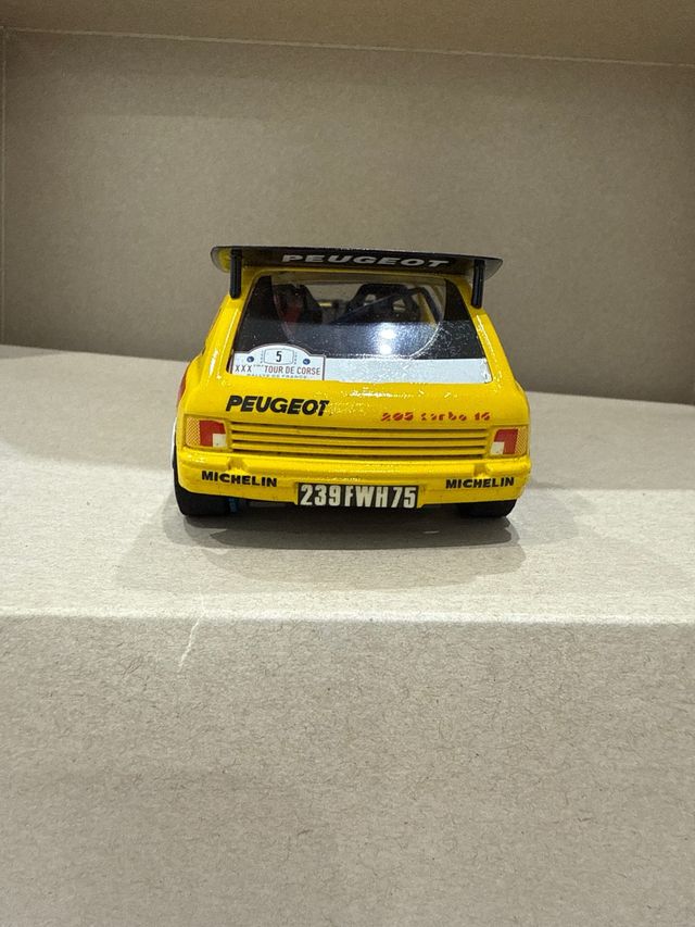 Coche Slot Peugeot 205 T16 1/24