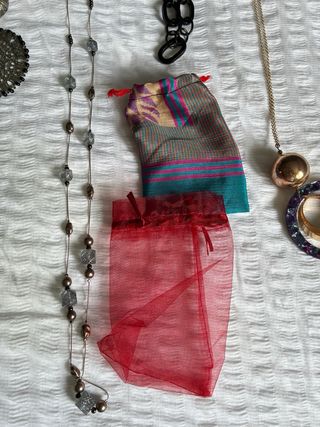 Lote collares plata y negro + bolsita