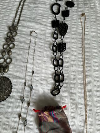Lote collares plata y negro + bolsita