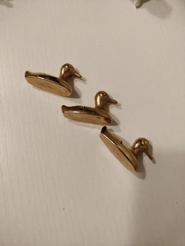 Tre segnaposti in ottone