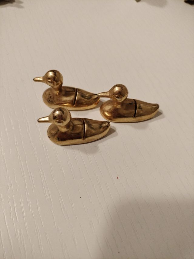 Tre segnaposti in ottone