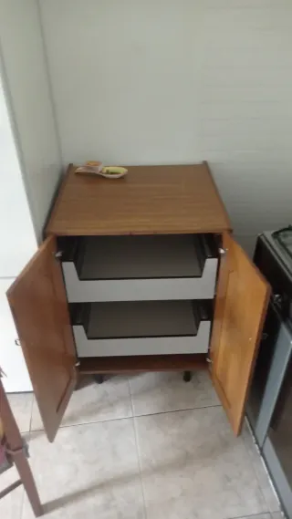 Muebles de cocina de madera con campana extractora
