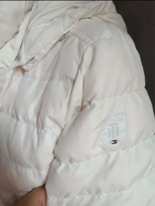 Abrigo Tommy Hilfiger Talla S Blanco.