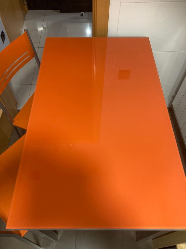 Mesa de cocina moderna madera y metal