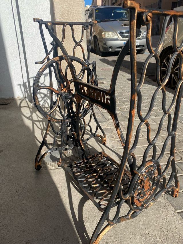 Estructura Máquina Coser SINGER Metal