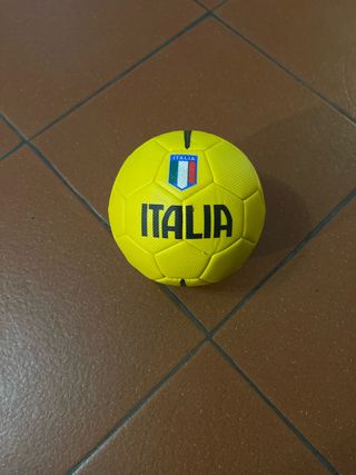 Pallone giallo Italia piccolo