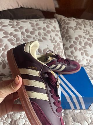 Zapatillas Adidas Samba granates sin estrenar