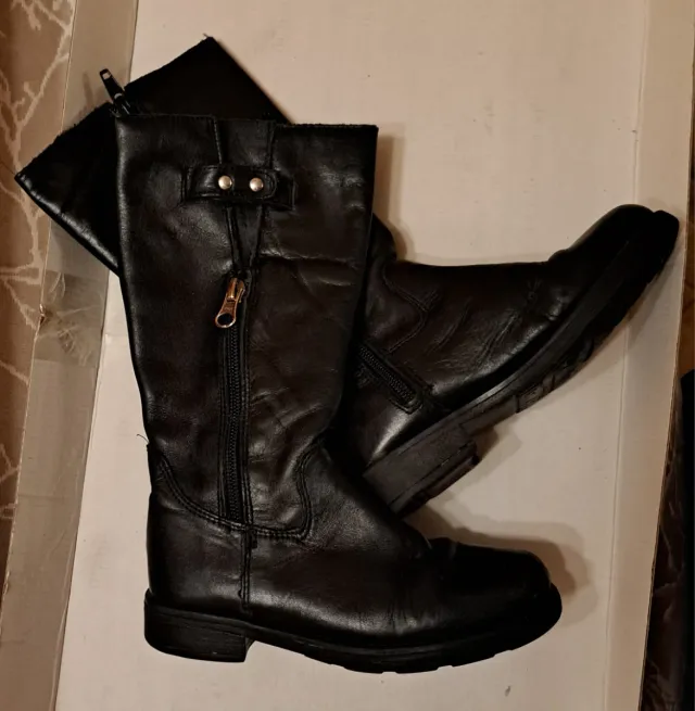 Lote Botas y zapatos en piel.T28. Bt. de agua T27