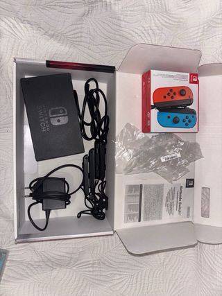 Nintendo Switch + 2 Juegos + Funda + Mandos
