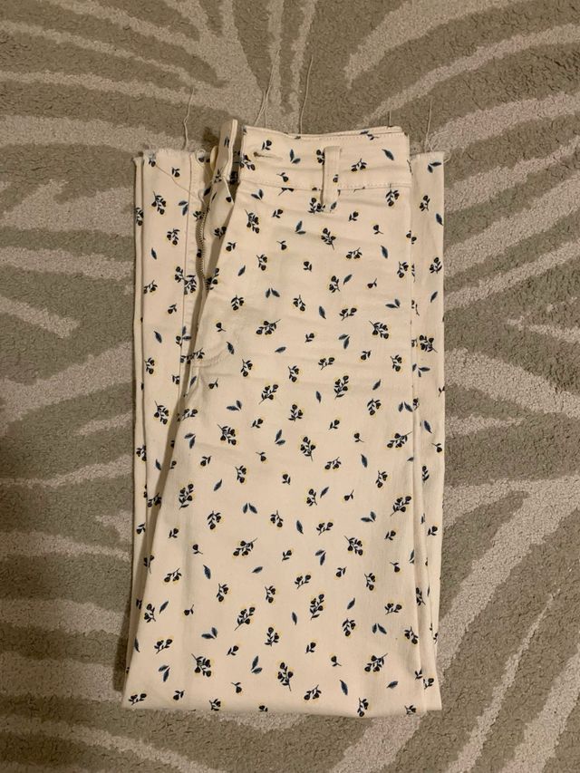 PANTALÓN BEIGE FLORES